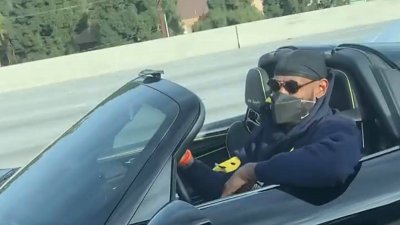 Kia 要哭了！LeBron James 駕 Porsche 918 Spyder 被野生捕獲！
