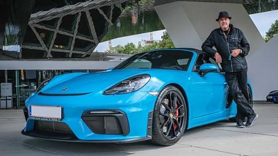 目標達成！80 歲老翁入手人生第 80 部 Porsche　人生勝利