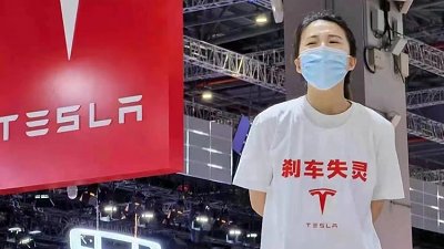 【上海車展】內地女站 Tesla 車頂高呼「剎車失靈」　內地政府：產品期望不達標