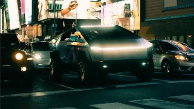 【有片】Tesla Cybertruck 馬路實試「野生捕獲」　Elon Musk：外觀與量產型相當接近！