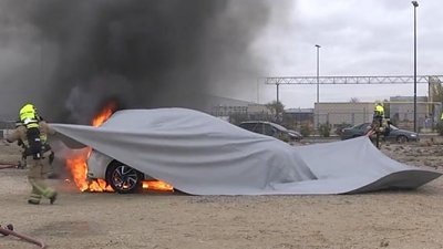 【Fire Blanket】巨型滅火氈！撲息汽車著火更有效