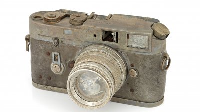 火燒旺機！遭祝融光顧的 Leica M4 在拍賣會上以 US$2,000 售出