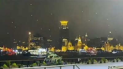 疑人為錯誤，數十無人機表演中途墜落
