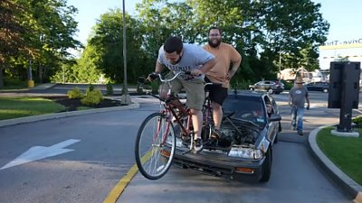 【有片】Honda 1987 年 Civic「零排放」改裝　時速 3 公里被警察攔截