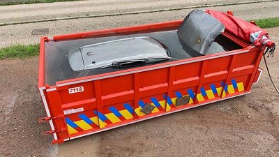 電動車失火容易復燃　比利時消防隊示範速救「一了百了」