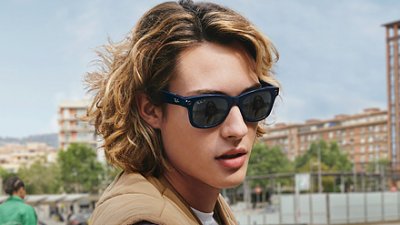 聯手 Ray-Ban，Facebook 推出雙鏡頭智能眼鏡