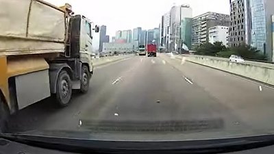 【有片】翻斗車瘋狂吹出垃圾　網民嘲似玩「孖寶賽車」