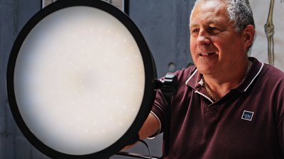 以電流控制光線擴散程度：Rotolight SmartSoft Box
