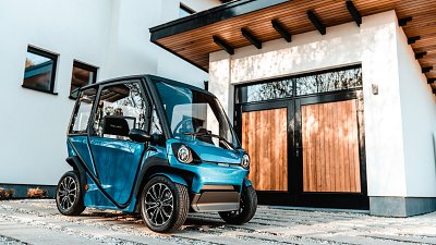 5 萬港元有找！荷蘭太陽能車唔駛充電每日都有 20 公里續航力