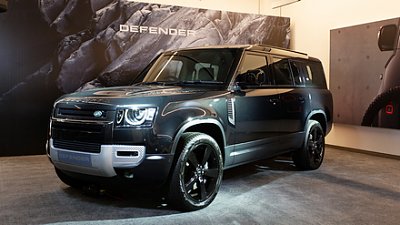 8 座位編排車身再加長 Land Rover Defender 130 抵港