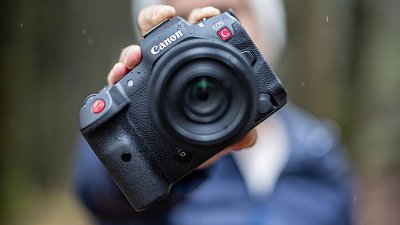 EOS R5C II 會引入嗎？Canon 向上翻揭 EVF 專利曝光！