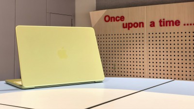 MacBook Neo 評測：屏幕、效能、使用時間、手感、音質全面試