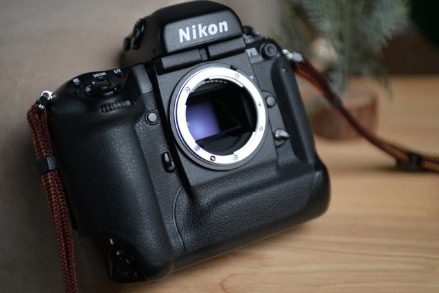 Nikon F5 】初代一體化機皇- DCFever.com