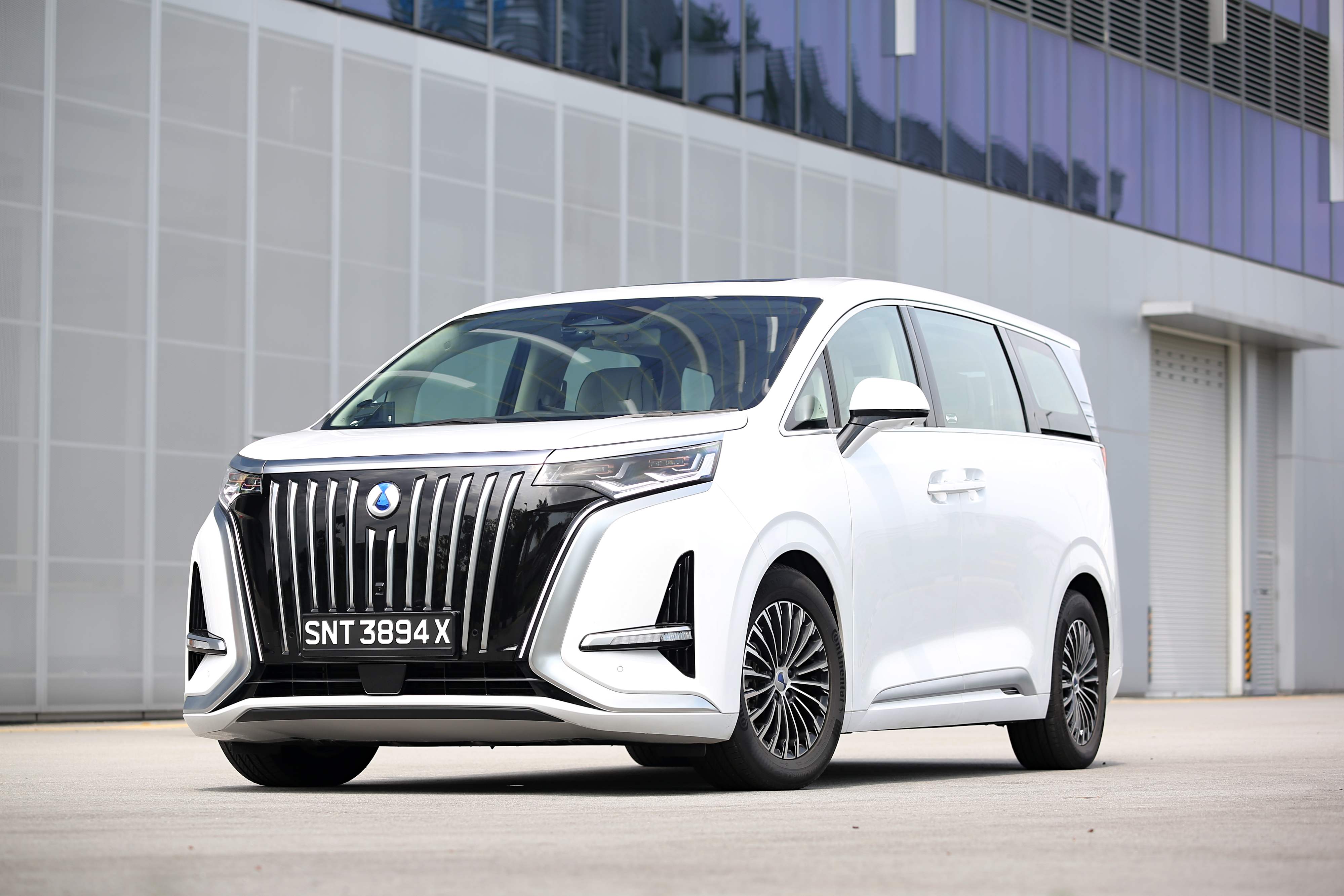 電動車 DENZA BYD 騰勢 D9 尊貴型 香港規格、價錢、牌費及介紹文 - DCFever.com