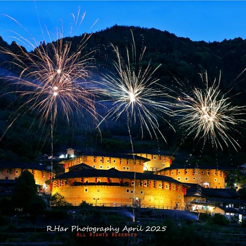 土樓上煙火慶祝 (Firework Celebration over TuLou)    