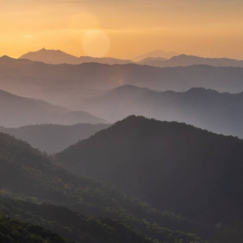 層層的山巒.