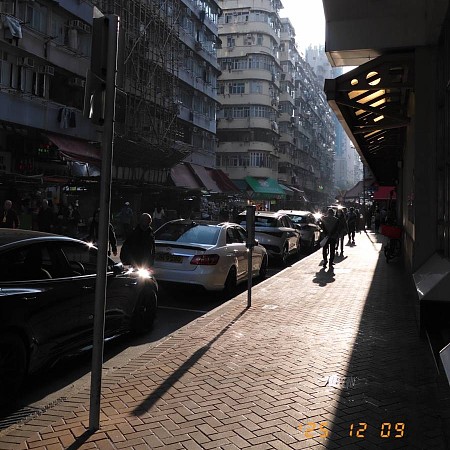 晨光下的基隆街