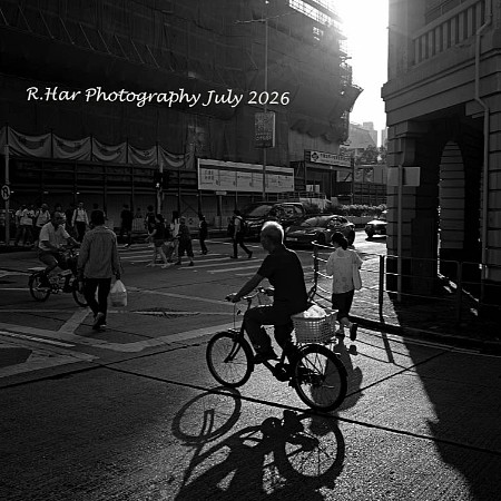 窄背光下 (Under Narrow Back Lighting) 