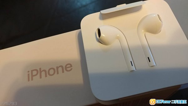 出售 全新APPLE Iphone 8plus 跟机耳机 LIGHT
