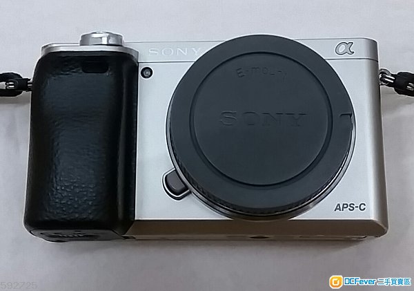 出售 Sony A6000 银色 净机身 - 行货,送副厂外
