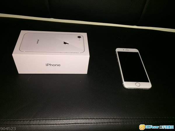 出售 iPhone 8 白银 64GB AppleCare+保养至1